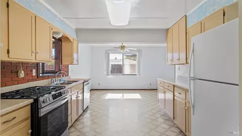 Kitchen - 324 Hamilton Dr, Fairfield, CA 94533 photo 4 of 4