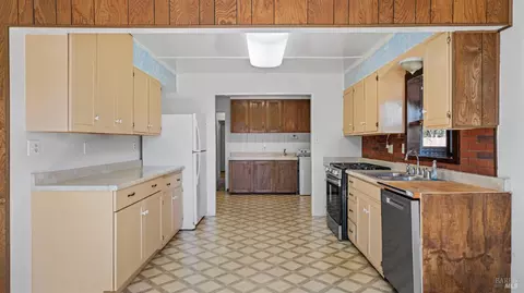 Kitchen - 324 Hamilton Dr, Fairfield, CA 94533 photo 2 of 4
