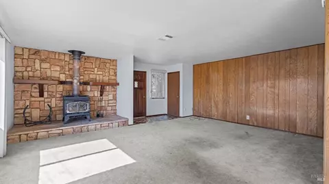 Living - 324 Hamilton Dr, Fairfield, CA 94533 photo 3 of 4