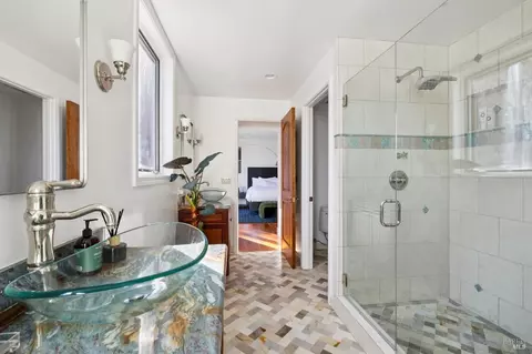 Bath - 169 Rose Ave, Mill Valley, CA 94941 photo 4 of 6
