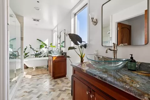 Bath - 169 Rose Ave, Mill Valley, CA 94941 photo 1 of 6
