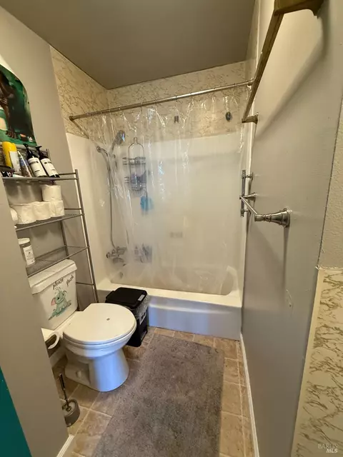 Bath - 937 Pacific Ave, Fairfield, CA 94533 photo 1 of 6