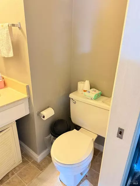 Bath - 937 Pacific Ave, Fairfield, CA 94533 photo 5 of 6
