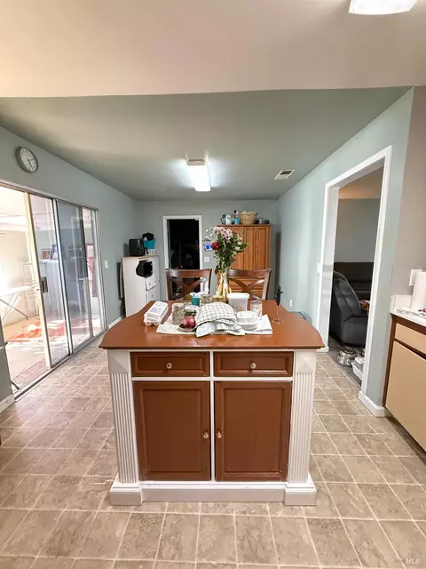 Kitchen - 937 Pacific Ave, Fairfield, CA 94533 photo 5 of 6