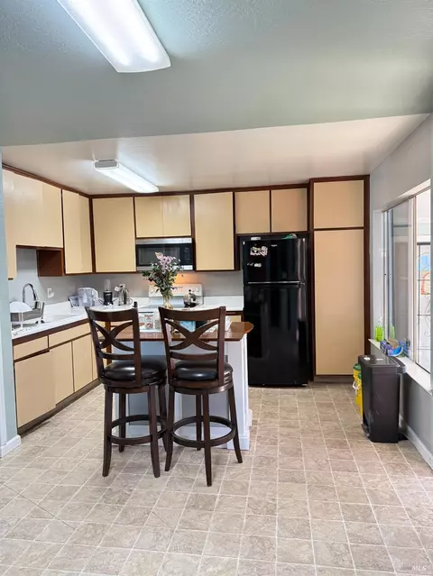Kitchen - 937 Pacific Ave, Fairfield, CA 94533 photo 4 of 6