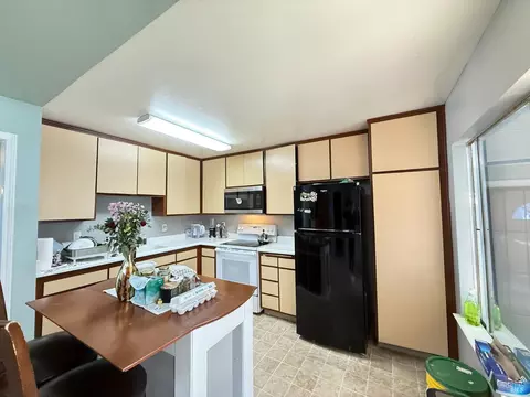 Kitchen - 937 Pacific Ave, Fairfield, CA 94533 photo 3 of 6