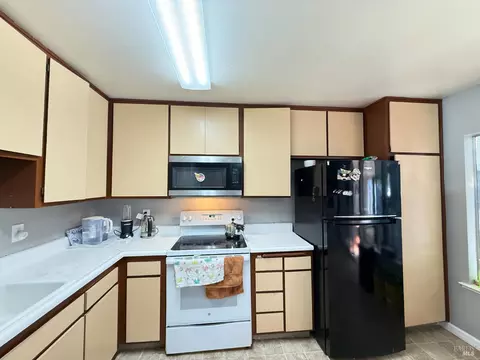 Kitchen - 937 Pacific Ave, Fairfield, CA 94533 photo 1 of 6