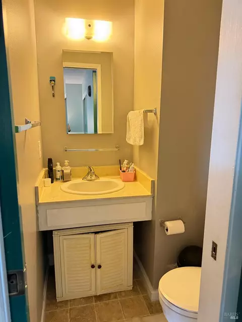 Bath - 937 Pacific Ave, Fairfield, CA 94533 photo 4 of 6