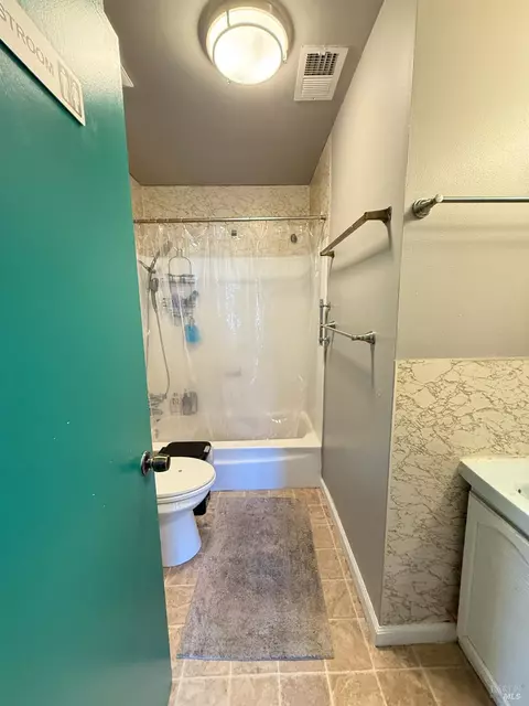 Bath - 937 Pacific Ave, Fairfield, CA 94533 photo 3 of 6