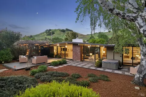 861 Del Ganado Rd, San Rafael, CA 94903