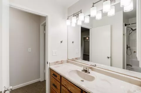 Bath - 1155 Mulberry Ln, Dixon, CA 95620 photo 3 of 4
