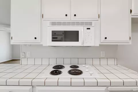 Kitchen - 1155 Mulberry Ln, Dixon, CA 95620 photo 4 of 6