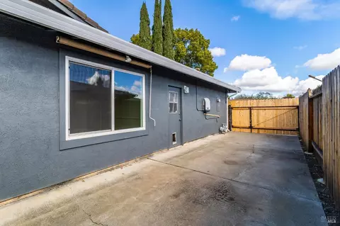 Exterior - 1155 Mulberry Ln, Dixon, CA 95620 photo 25 of 35