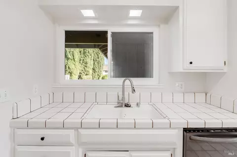 Kitchen - 1155 Mulberry Ln, Dixon, CA 95620 photo 3 of 6