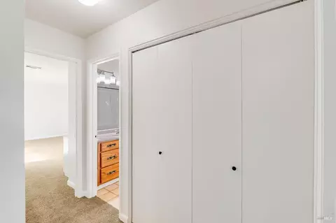 Entry Way - 1155 Mulberry Ln, Dixon, CA 95620 photo 5 of 6