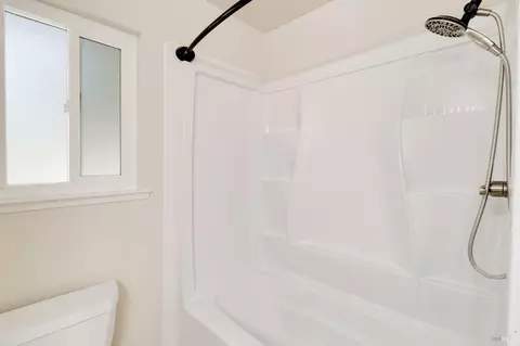 Bath - 1155 Mulberry Ln, Dixon, CA 95620 photo 2 of 4