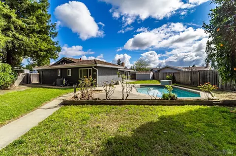 Exterior - 1155 Mulberry Ln, Dixon, CA 95620 photo 18 of 35