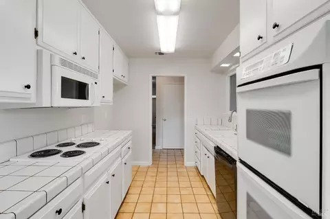 Kitchen - 1155 Mulberry Ln, Dixon, CA 95620 photo 6 of 6