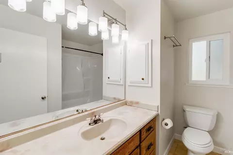Bath - 1155 Mulberry Ln, Dixon, CA 95620 photo 1 of 4
