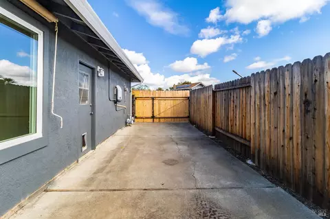 Exterior - 1155 Mulberry Ln, Dixon, CA 95620 photo 27 of 35