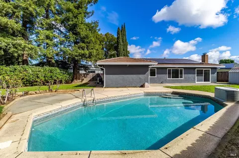 1155 Mulberry Ln, Dixon, CA 95620