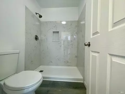 Bath - 464 Evelyn Cir, Vallejo, CA 94589 photo 3 of 5