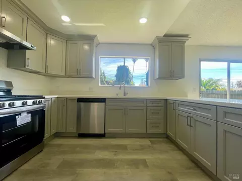Kitchen - 464 Evelyn Cir, Vallejo, CA 94589 photo 3 of 5