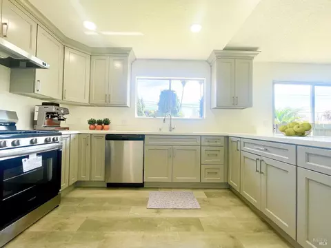 Kitchen - 464 Evelyn Cir, Vallejo, CA 94589 photo 1 of 5