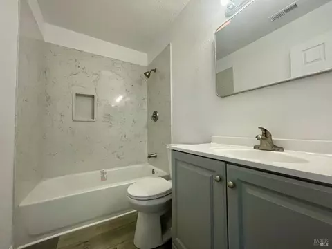 Bath - 464 Evelyn Cir, Vallejo, CA 94589 photo 1 of 5