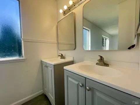 Bath - 464 Evelyn Cir, Vallejo, CA 94589 photo 5 of 5