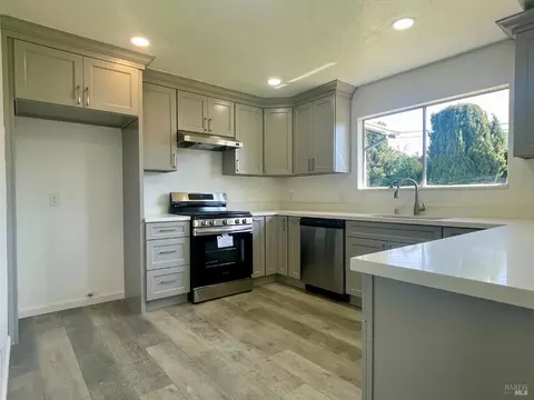 Kitchen - 464 Evelyn Cir, Vallejo, CA 94589 photo 2 of 5