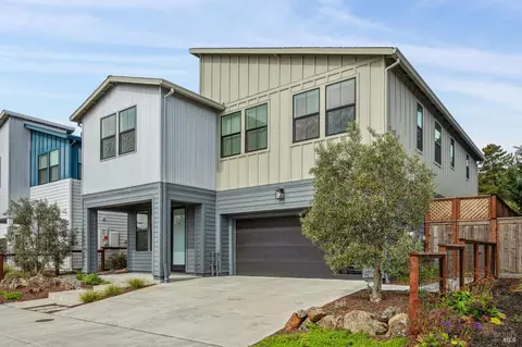 2221-2223 Versaro Dr, Santa Rosa, CA 95403