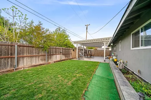 Exterior - 610 Sierra Dr, Dixon, CA 95620 photo 9 of 9