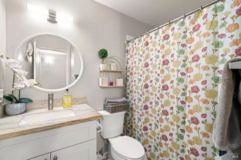 Bath - 610 Sierra Dr, Dixon, CA 95620 photo 2 of 2