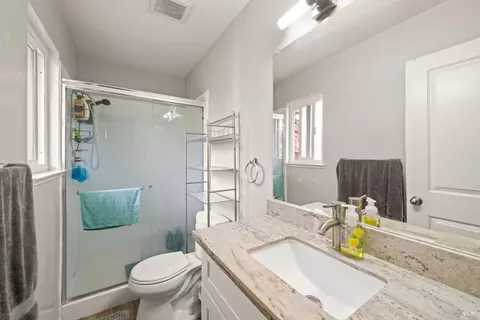 Bath - 610 Sierra Dr, Dixon, CA 95620 photo 1 of 2