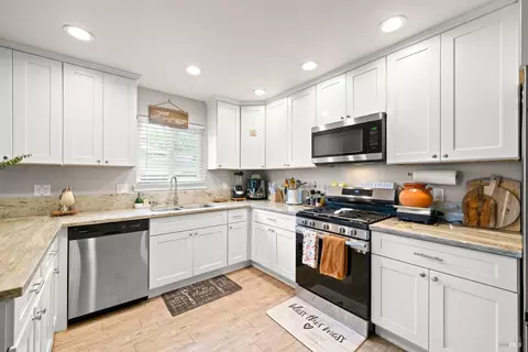 Kitchen - 610 Sierra Dr, Dixon, CA 95620 photo 1 of 4