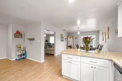 Kitchen - 610 Sierra Dr, Dixon, CA 95620 photo 4 of 4
