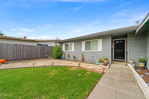 Exterior - 610 Sierra Dr, Dixon, CA 95620 photo 4 of 9