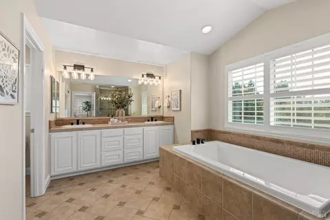 Bath - 8788 Logan Pl, Cotati, CA 94931 photo 3 of 5