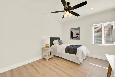Bedroom - 225 Gary Cir, Vallejo, CA 94591 photo 7 of 8