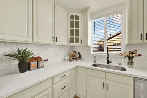 Kitchen - 225 Gary Cir, Vallejo, CA 94591 photo 5 of 7