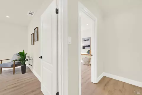 Entry Way - 225 Gary Cir, Vallejo, CA 94591 photo 3 of 5