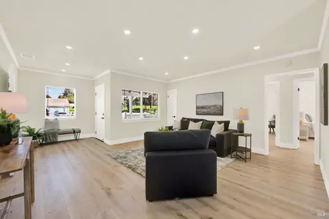 Living - 225 Gary Cir, Vallejo, CA 94591 photo 4 of 5