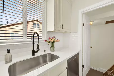 Kitchen - 225 Gary Cir, Vallejo, CA 94591 photo 7 of 7