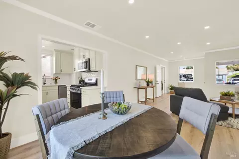 Dining - 225 Gary Cir, Vallejo, CA 94591 photo 4 of 4