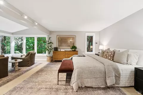 Bedroom - 481 Cascade Dr, Mill Valley, CA 94941 photo 1 of 4