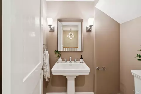 Bath - 481 Cascade Dr, Mill Valley, CA 94941 photo 1 of 3