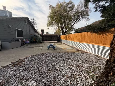 Exterior - 1530 Ferrero Dr, Dixon, CA 95620 photo 5 of 5