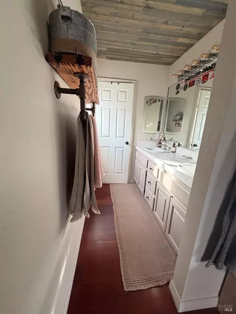Bath - 1530 Ferrero Dr, Dixon, CA 95620 photo 4 of 5