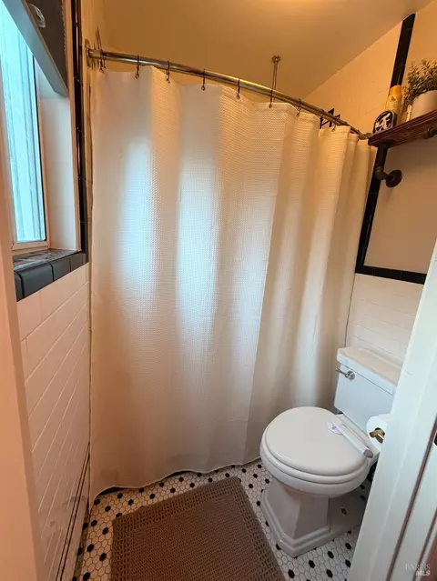 Bath - 1530 Ferrero Dr, Dixon, CA 95620 photo 5 of 5